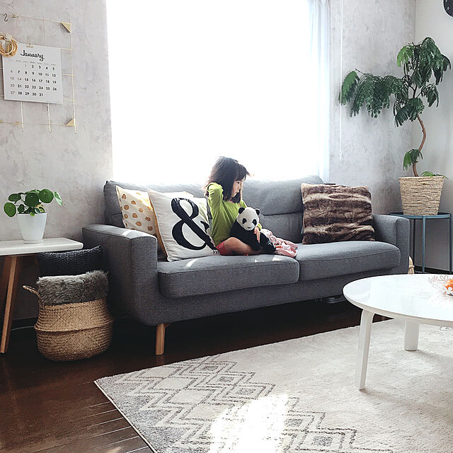 Yayoiの-リビングテーブル ホワイト 85 北欧 木製 おしゃれ ツヤあり 丸テーブル 85cm 白 ローテーブル サイドテーブル ベッド 完成品 高さ35の家具・インテリア写真