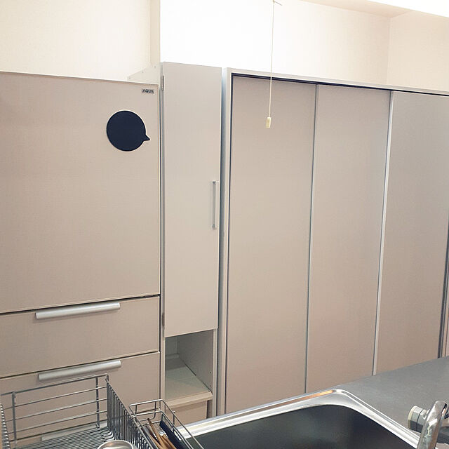 hiroの-大量収納 3枚引き戸キッチン収納庫 ホワイト 【通販】の家具・インテリア写真