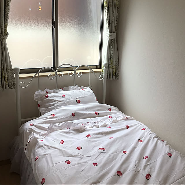 写真付きレビュー 布団カバー 3点セット シングル 花柄 かわいい 姫系 白 ホワイト フリル付き プリンセス クラシカル ロマプリ ベッドカバー セット ボックスシーツ ピーチスキン加工 いちご柄 ストロベリー柄 掛け布団カバー シーツ おしゃれ 丸洗いokの通販商品