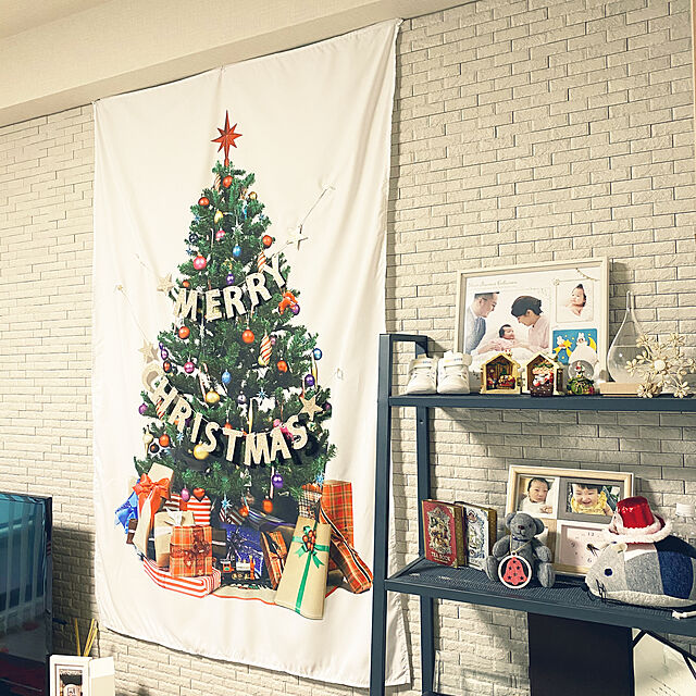 Mioの株式会社LEIB-クリスマスツリー タペストリー クリスマス 飾り 壁掛け インテリア 部屋 150×100cm 飾りクリスマスタペストリー イルミネーション (ツリー＆レッド装飾)の家具・インテリア写真