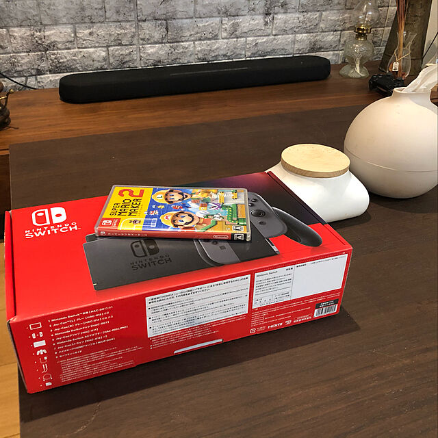 ks.0226の-【即日発送】【ラッピング可】「まとめ買いクーポン発行中」【新品】Nintendo Switch [グレー] 2019年8月新モデル 任天堂 ニンテンドー スイッチの家具・インテリア写真