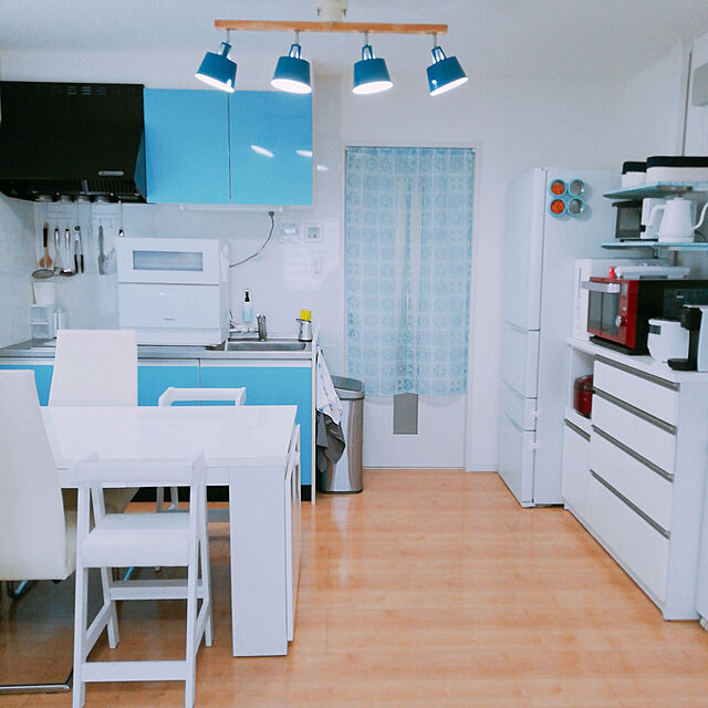 soramameのニトリ-ダイニングテーブル(ビスタ 80WH/WH トビラ) の家具・インテリア写真