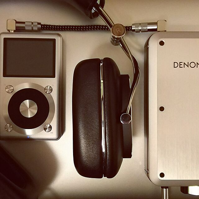 Yoshiakiのディーアンドエムホールディングス-Denon ポータブルヘッドホンアンプ ハイレゾ音源対応/USB-DAC搭載 プレミアムシルバー DA-10-SPの家具・インテリア写真