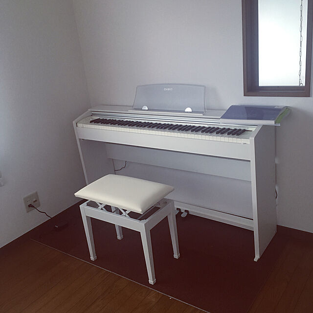PONの-電子ピアノ カシオ 88鍵盤 PX-770WE 電子ピアノ 「Privia（プリヴィア）」 ホワイトウッド調の家具・インテリア写真