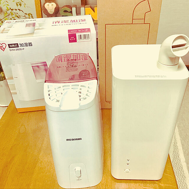 BUNのアイリスオーヤマ-アイリスオーヤマ 加熱式加湿器 ピンク(SHM-260D-P) 目安在庫=△の家具・インテリア写真