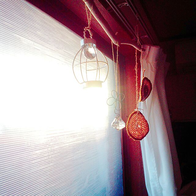 Mari---pのニトムズ-ニトムズ 窓ガラス 断熱シート クリア 徳用 2P 水で貼れる 窓 防寒 結露抑制 透明 リビング 寝室 幅90cm×長さ1.8m 2枚入 E1541の家具・インテリア写真