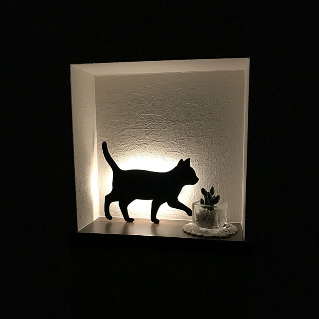 pinkheartの東洋ケース-キャット ウォールライト 02てくてく LEDライト ウォールライト 猫 ネコ にゃんこ 間接照明 自動消灯 壁ライト 照明 照明器具 玄関 階段 廊下 寝室 おしゃれ かわいい 動物 シルエット 音感センサー トイレ 授乳 ペット LEDの家具・インテリア写真