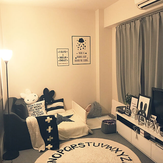 okakanaの-クッションカバー モノトーン [クッションカバー] DON'T GIVE モノトーン クッションカバー（ホワイト）の家具・インテリア写真