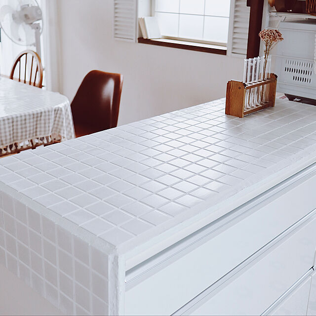 usagi_homeの-モザイクタイル シート 磁器 45角 アンテイーク 上品な白マット オフホワイト。キッチン カウンター お風呂 浴室 浴槽 床 壁 洗面台 玄関 テーブル トイレをDIYで、おしゃれにリフォーム。陶器 耐熱 耐水 耐火 美濃焼 インテリア50の家具・インテリア写真