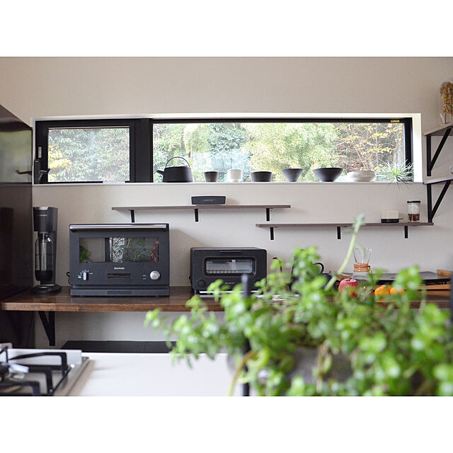 tongarihouseの-小泉誠氏デザインの鉄瓶　鉄分補給もできる日本の伝統品南部鉄器の家具・インテリア写真