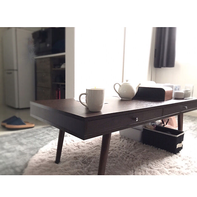 kinu-itoの-センターテーブル センター テーブル リビングテーブル コーヒーテーブル 引き出し 木製 脚 リビング 収納付き 無垢 モダン ロウヤ LOWYAの家具・インテリア写真