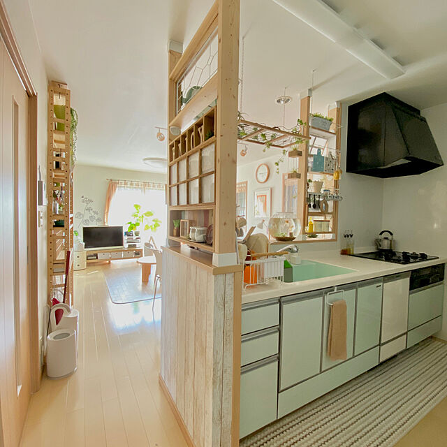 miyuの-【4月10日まで大型商品送料無料】突っ張り木製シェルフの家具・インテリア写真