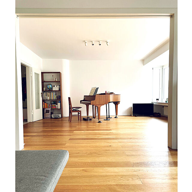 Mugiの-ピアノ補助ペダル アシスト4点セット 茶色 HS-V(ペダル)＋ASS-V WN(足台)＋AS-CB(バッグ)　身長130cm以上対象の家具・インテリア写真