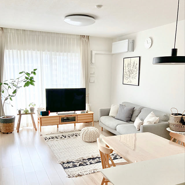 risaのジャスリーンオーバーシーズ-ニットプフ Sサイズ ナチュラル（生成り） クッション プフの家具・インテリア写真