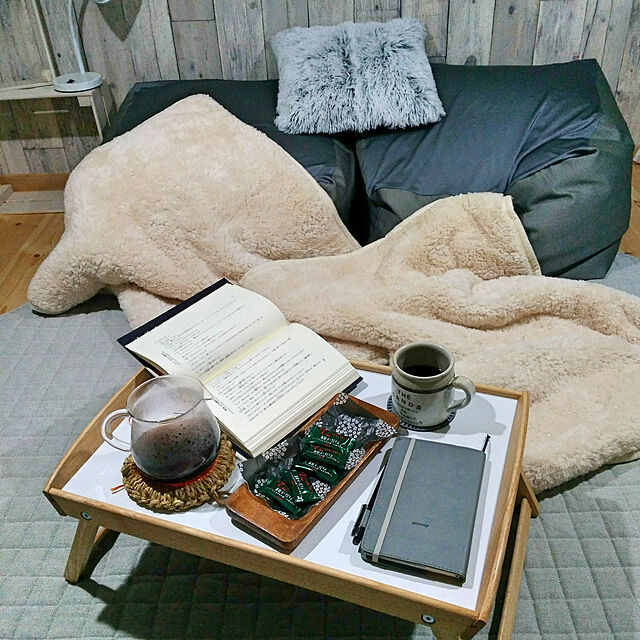 Chikaのイケア-IKEA Original DJURA ベッドトレイ ゴムノキ 58x38x25 cm 簡易テーブルの家具・インテリア写真