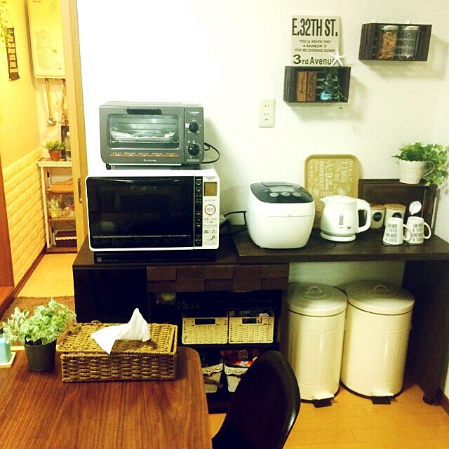 megumiの東谷-トムテ ダイニングテーブル W75×D75×H70 ブラウンの家具・インテリア写真