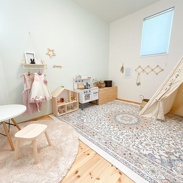 m__homeのイケア-【IKEA -イケア-】FLISAT -フリサット- 子供用スツール パイン無垢材 24x24 cm (002.967.80)の家具・インテリア写真