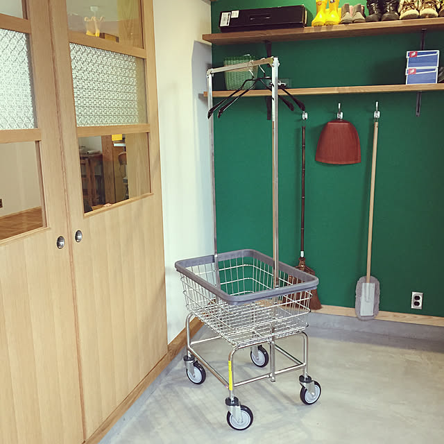 yoshiasu_ieの-収納 ランドリーカートダブルポール LAUNDRY CART DOUBLE POLE RB1058CH パシフィックファニチャーサービス PACIFIC FURNITURE SERVICE スチール ハンガーラック バスケット キャスター付き カジュアル 西海岸 男前 ビンテージの家具・インテリア写真