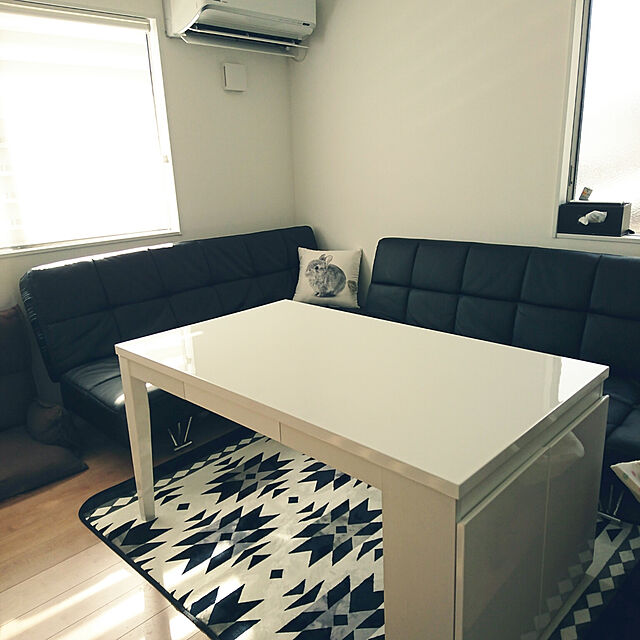 soramameのニトリ-ダイニングテーブル(ビスタ 120WH/LBR トビラ) の家具・インテリア写真