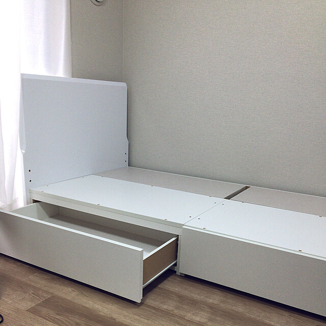 Yのニトリ-浅型引出し付きシングルベッドフレーム(メリッサ3 H85WH アサヒキ25) の家具・インテリア写真