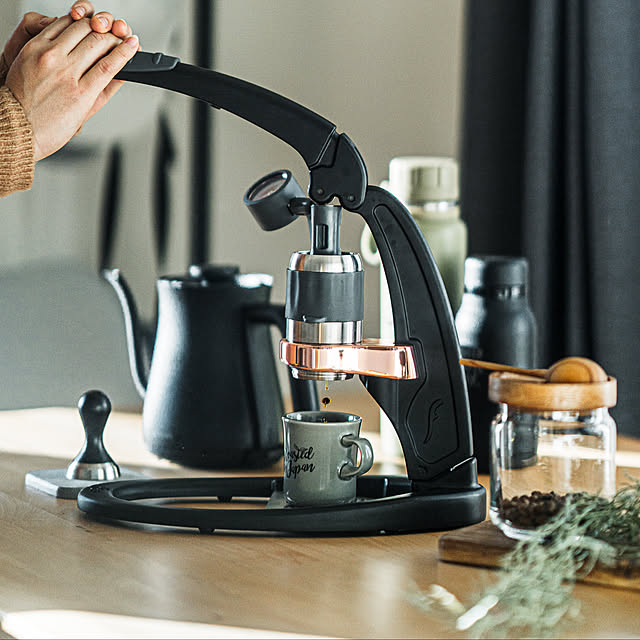 yuuhouseの-Flair Signature Espresso Maker Classic All Manual Solo [Black and Red] / フレア エスプレッソメーカー マニュアル 手動 ソロ [ブラック/レッド]の家具・インテリア写真