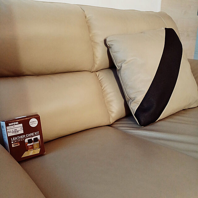 chokocreamのニトリ-2人用本革ソファ(ロゾ4 BE ホンカワ) の家具・インテリア写真