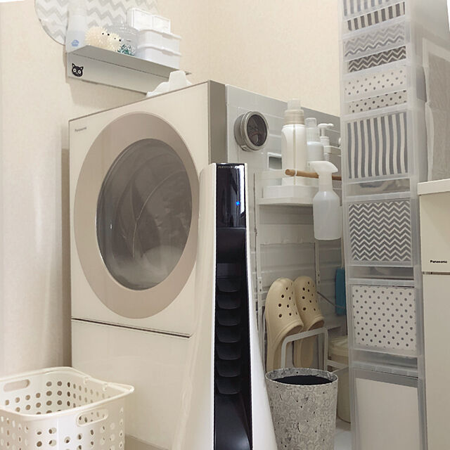 Emiの-洗濯機横マグネット収納ラック トスカ ホワイト 珪藻土バスマットスタンド付きの家具・インテリア写真