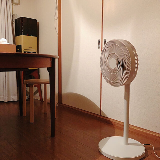 Kaaiの-コイズミ DCリビング扇風機 KLF3003-W リモコン付 風量8段階 切タイマー 左右首振りの家具・インテリア写真