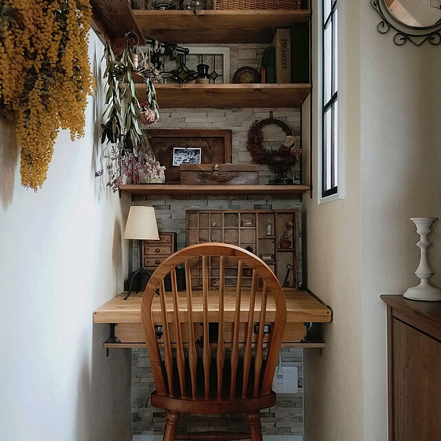 petitesplumesの東谷-ウィンザーチェア アンティーク風 チェア 木製椅子  天然木 ミンディ 木目  リビングチェア シンプル レトロ調  西海岸風 cafe カフェスタイルの家具・インテリア写真