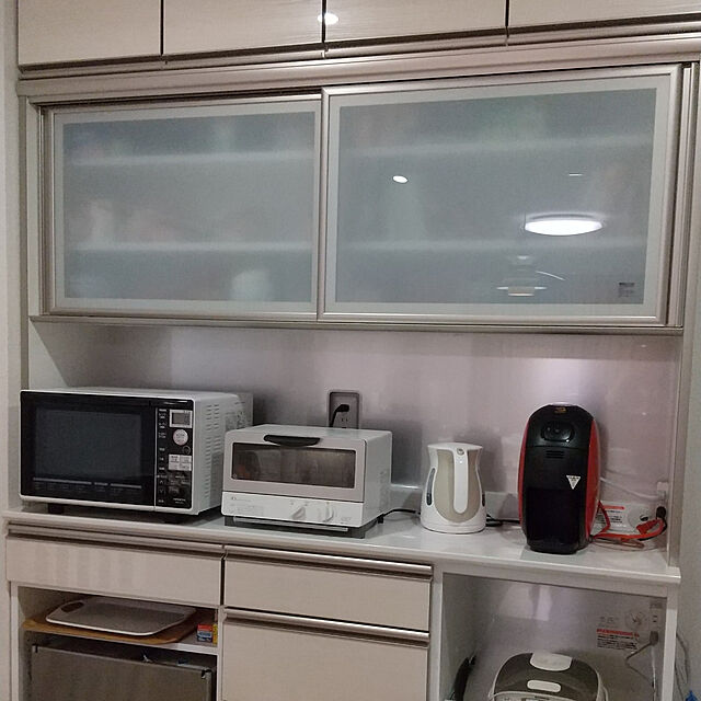 minの-綾野製作所 食器棚 カンビア ベイシス クラスト スタイン 共通 TN-60SU2 天板 (上キャビネット連結用) 幅60.2×奥45×高3cm ホワイト LUXIAの家具・インテリア写真