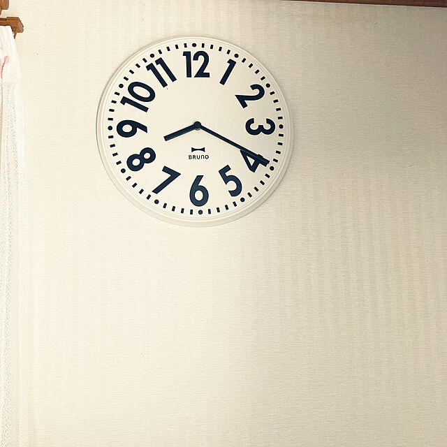 Asamiの-BRUNO BCW013 ブルーノ 掛け時計 壁掛け エンボスウォールクロック モダン アナログ 北欧 ホワイト ネイビー ライト ブルー 白の家具・インテリア写真