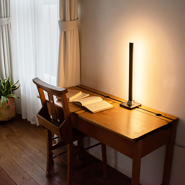 AmpouleのAmpoule-Ampoule デスクライト 照明 おしゃれ テーブルランプ LEDライト フロアライト スタンドライト リビング 寝室 デスク シンプル 間接照明 ブラック ホワイト Lombaton ロンバトンの家具・インテリア写真