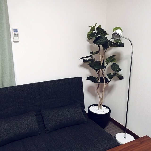 u-yuのニトリ-幅が自在に変えられる伸長式テーブル(幅80-140cm WN) の家具・インテリア写真