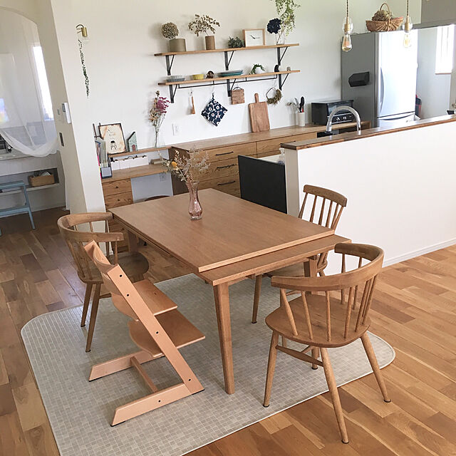 aya__ieの-すっきりデザインの拭けるダイニングラグ[日本製]の家具・インテリア写真