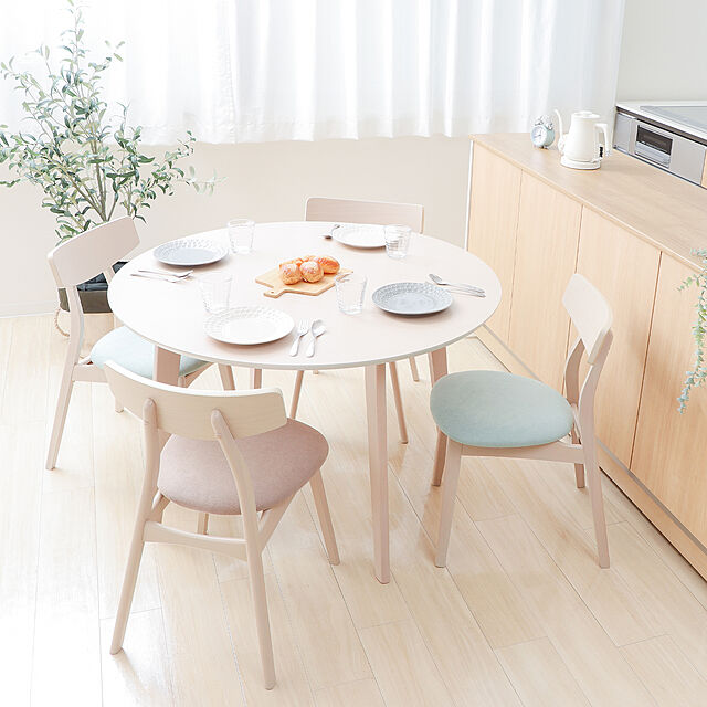 YAMASOROのヤマソロ-ダイニングテーブル 4人 丸型 円型 丸 北欧 木製 幅110 天然木 食卓 カフェ ホワイト ビーチ材 シンプル ナチュラル Yummy ヤミーの家具・インテリア写真