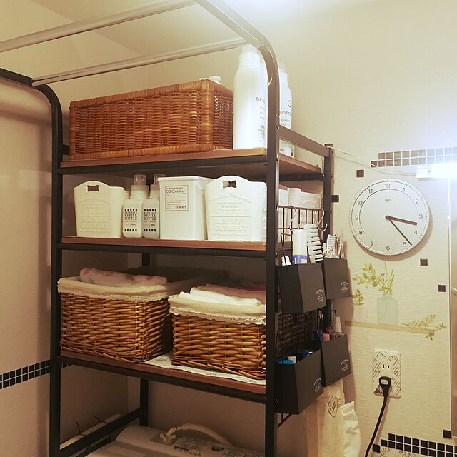 marineのアイリスオーヤマ(IRIS OHYAMA)-アイリスオーヤマ ポリ塩化ビニル ランドリーラック ハンガーバー付き 可動棚 幅約69.5㎝(幅61㎝までの洗濯機に対応) タオル ホワイト HSLR-695の家具・インテリア写真