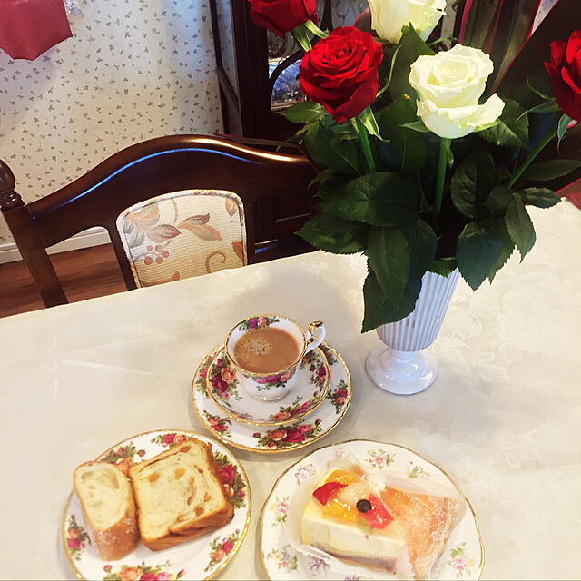 Sakuraの-ロイヤル・アルバート 100年記念コレクション ティーカップ＆ソーサー ＆ プレートセット(1920年 スプリングメドウ) NEW ロイヤルアルバート Royal Albert 食器セット お祝い 結婚祝い ブランド 内祝いの家具・インテリア写真