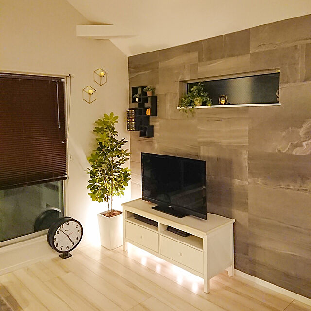 KのGreenco-Greenco 装飾用 交差型キューブ4個 壁取り付けフローティングシェルフ- ホワイト仕上げ ブラウン GRC50350の家具・インテリア写真