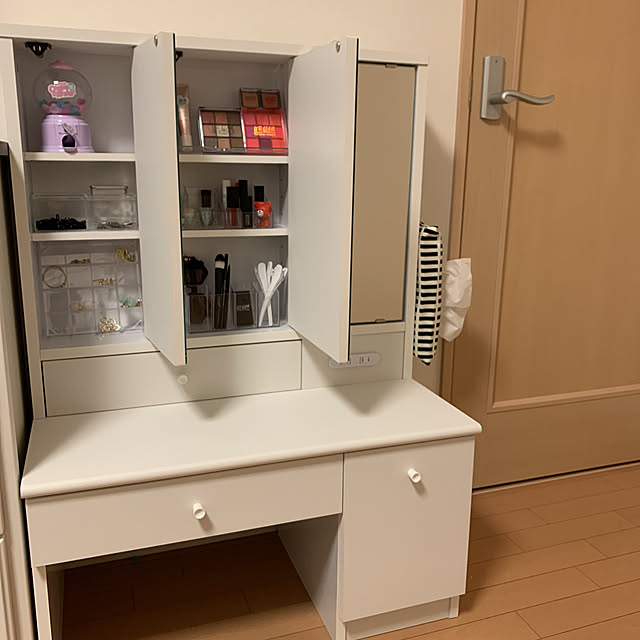 写真付きレビュー 三面鏡 ドレッサー コンパクト ロータイプ デスク コンセント付き テーブル 収納 可愛い おしゃれ 一人暮らし メイク台 ミニ ドレッサー 化粧台 コスメ収納 メイク 収納ボックス 机 北欧 鏡台 姫 幅70cm ホワイト 白の通販商品 口コミ情報 Roomclip