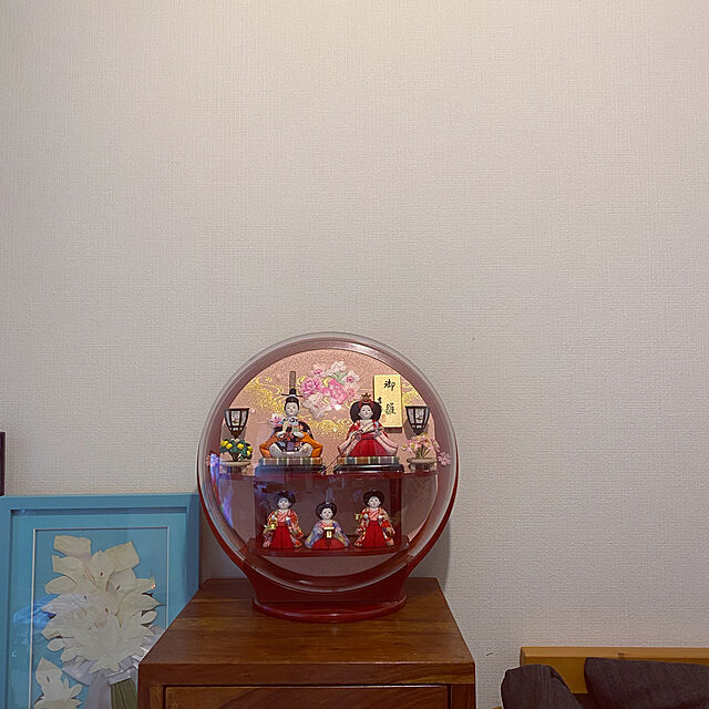 Konの-【雛人形】ベビーザらス限定　木目込みケース五人飾り「ドーム形赤アクリル」【送料無料】の家具・インテリア写真