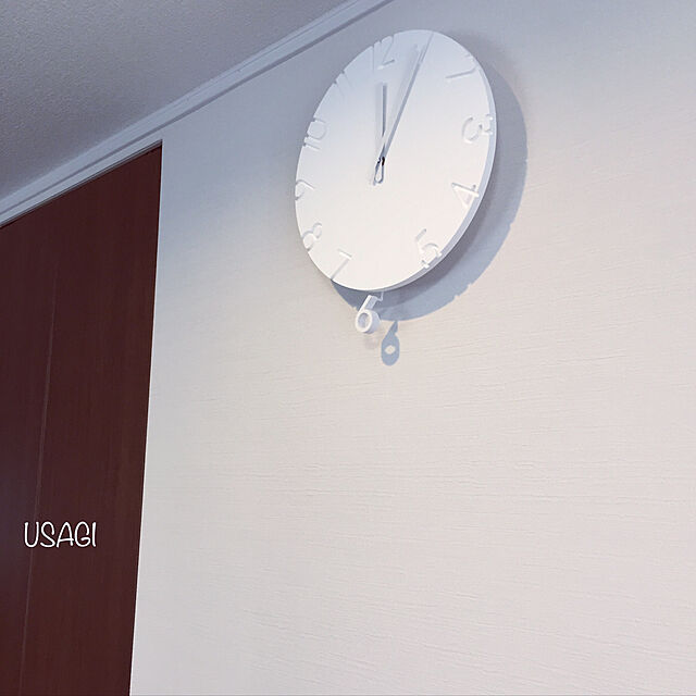 USAGIの-レムノス 振り子時計 壁掛け 掛け時計 CARVED SWING（カーヴドスイング） カーヴドスウィング 掛時計 壁掛け時計 ホワイト【送料無料】【在庫あり分即出荷可】【あす楽】の家具・インテリア写真