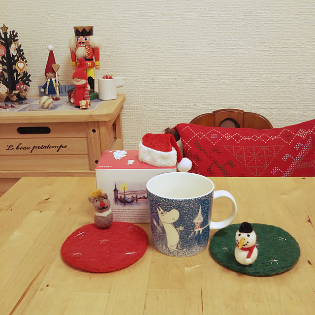 BuBuの-NORDIKA nisse ノルディカ ニッセ クリスマス 木製人形（プレゼントを持った女の子／レッド／NRD120065) 【北欧雑貨】の家具・インテリア写真