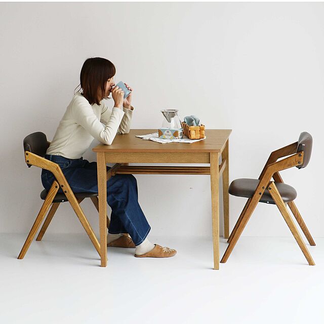 ICHIBAの市場-幅75cm ダイニングテーブル 2人用 木製 コンパクト 新生活 おしゃれ カフェ 北欧 一人暮らし オーク材 ヴィンテージ風 キッチン 食卓の家具・インテリア写真