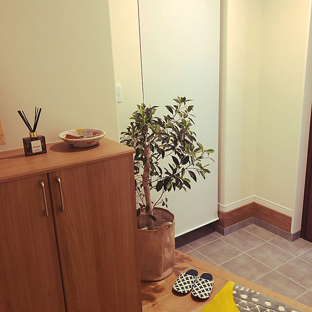 KEIKOの-玄関マット 室内 洗える 45×70cm ATUKO MSATANO(アツコマタノ) ブランド 『プラネット』 個性的なカラーとデザインのかわいいおしゃれな俣野温子の屋内エントランスマット。大人カジュアルで北欧インテリアにもピッタリ！滑り止め、日本製の家具・インテリア写真