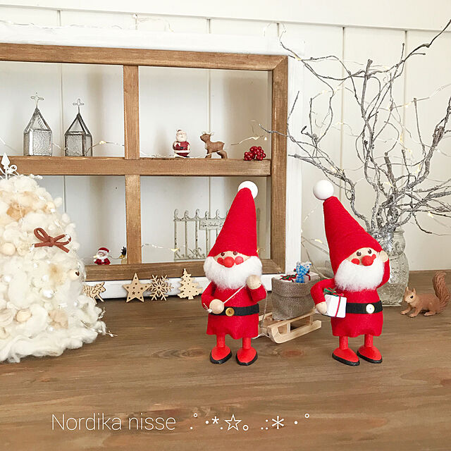 aminchanのNORDIKA nisse-【正規品】NORDIKA nisse ノルディカ ニッセ クリスマス 木製人形（プレゼントを持ったサンタ／レッド／NRD120063) 【北欧雑貨】の家具・インテリア写真