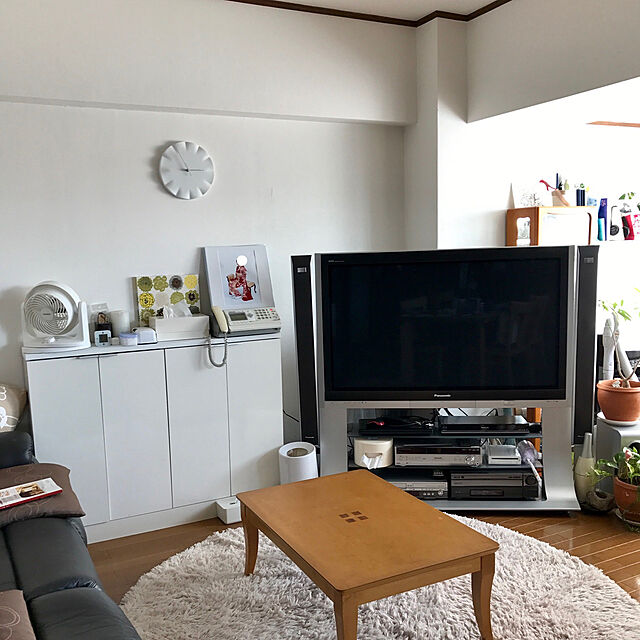 yahhogirlのニトリ-テーブル付き３人用電動本革リクライニングソファ(ビリーバー2 DBR ホンガワ) の家具・インテリア写真