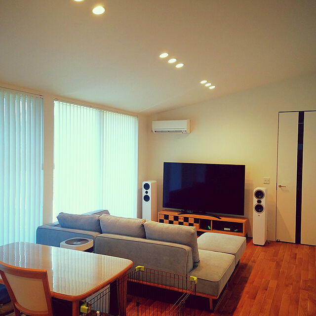 Flex.Mentalloの-3050i [WHT:ホワイト]　Q Acoustics [キューアコースティックス]　1ペア トールボーイスピーカーの家具・インテリア写真