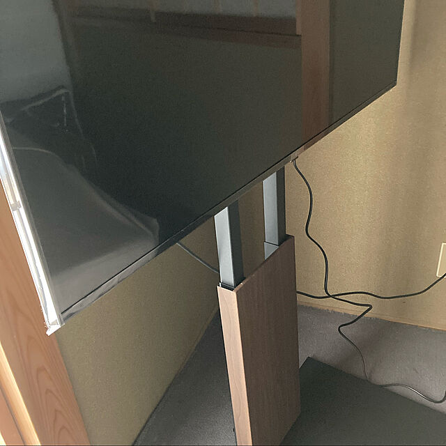 ririkaのナカムラ-EQUALS イコールズ テレビ台 壁寄せテレビスタンド WALL V3 ロータイプ 32～80V対応 サテンブラックの家具・インテリア写真
