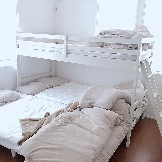 namekoのニトリ-脚付きヘッドレスすのこベッド(ホワイト) の家具・インテリア写真