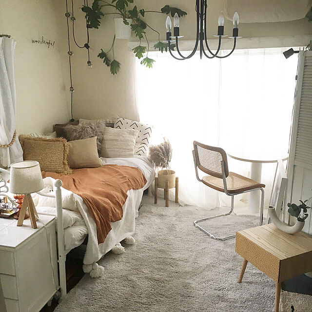 sakielの-木製三脚ベッドサイドテーブルランプ、柔らかな光でシンプルなデザイン、装飾された寝室のオフィス用の暖かい白色LED電球付きアイボリーファブリックシェードの家具・インテリア写真